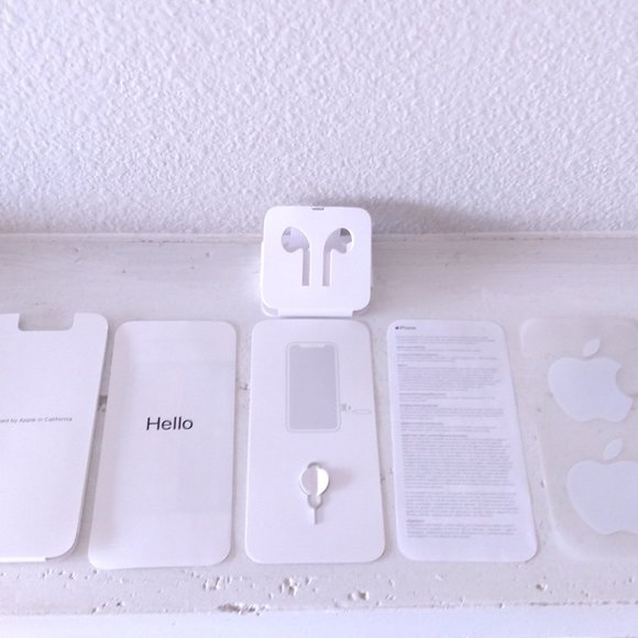 APPLE iPHONE 11 BOX ONLY 64GB Original Packaging OEM Stickers COLLECTIBLE Nerd - Picture 6 of 15